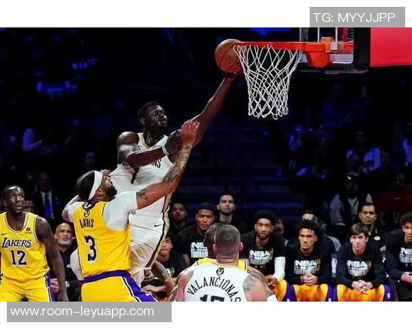 锡安半场表现抢眼助力球队文班遭遇横冲直撞的挑战